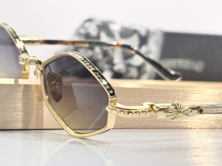 Picture of Chrome Hearts Sunglasses _SKUfw77670042fw